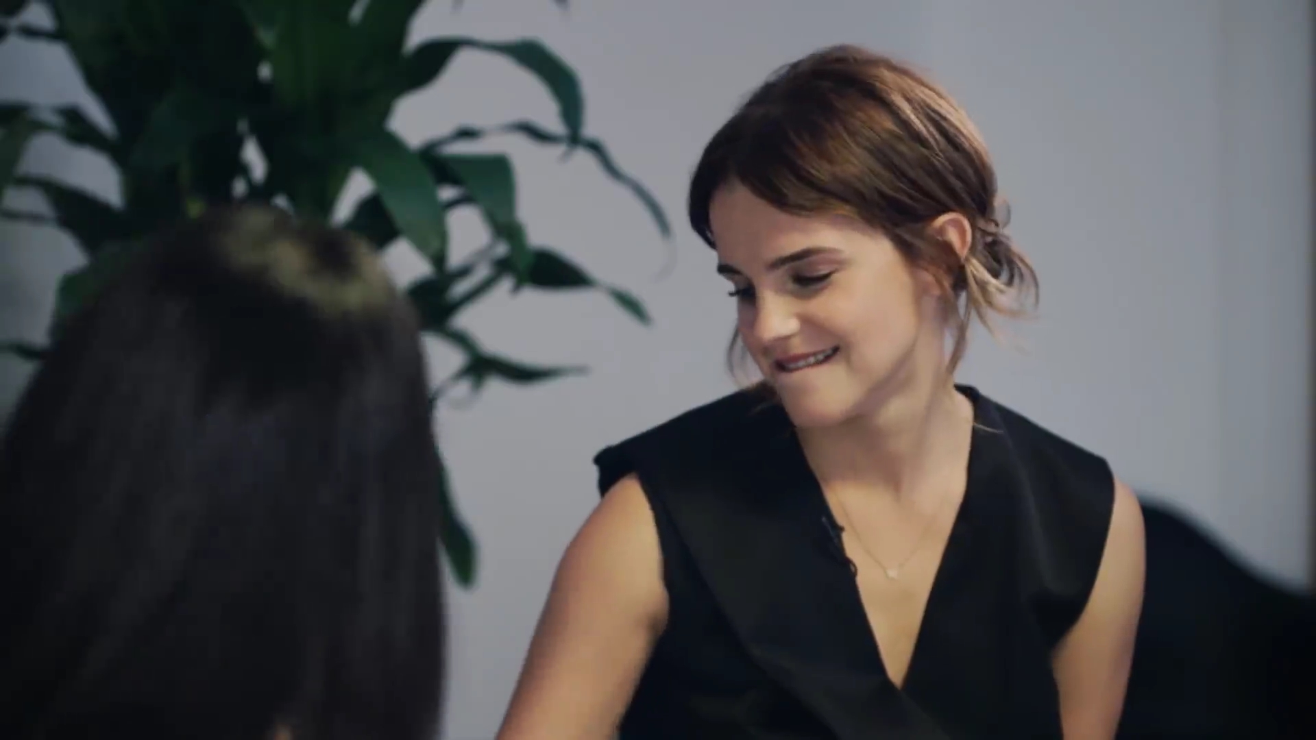EmmaWatsonFan-dot-NL_2018OurSharedShelfWithRupiKaur2762.jpg EmmaWatsonFan-dot-NL_2018OurSharedShelfWithRupiKaur2762.jpg