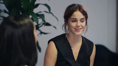 EmmaWatsonFan-dot-NL_2018OurSharedShelfWithRupiKaur0550.jpg