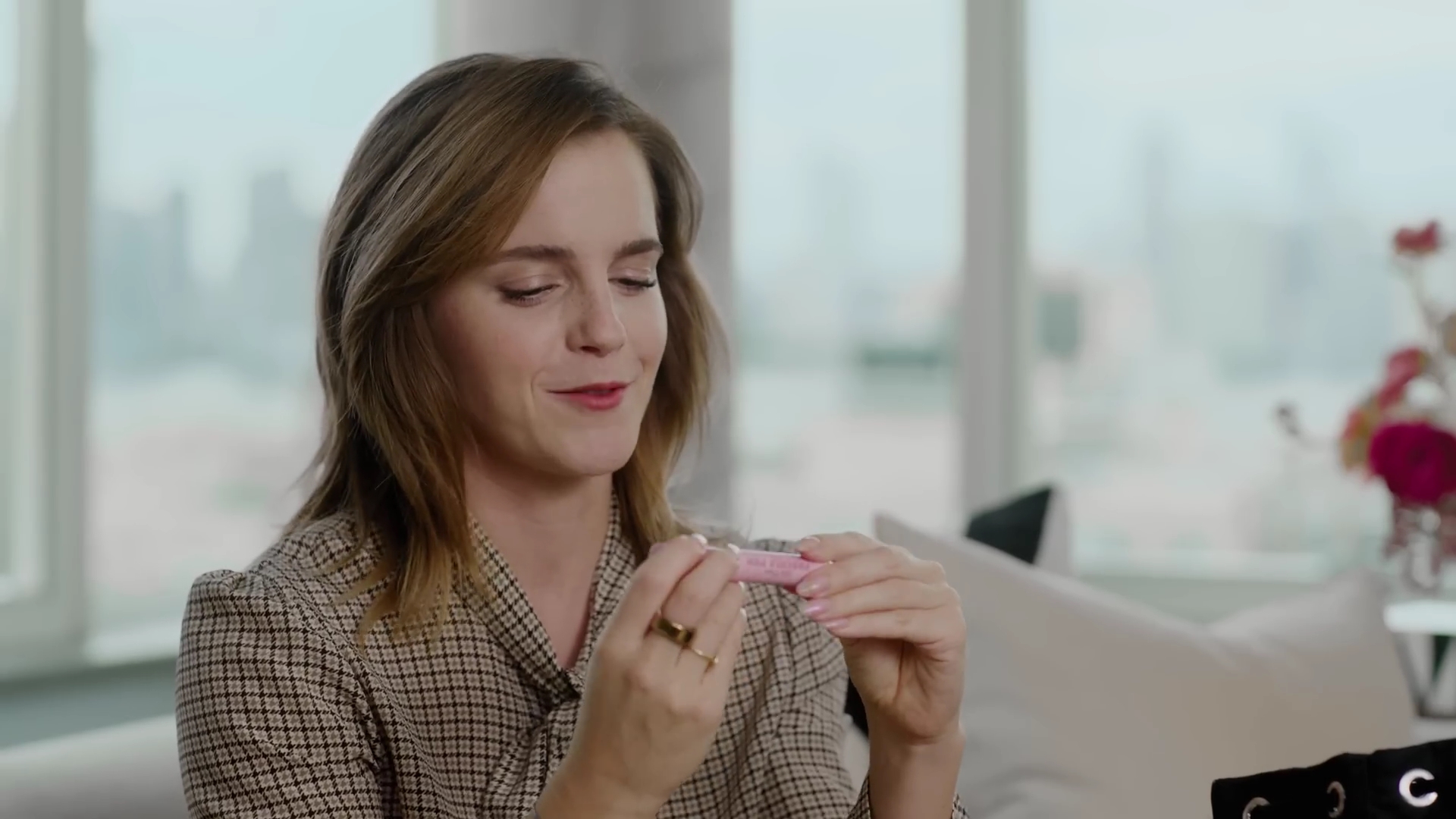 EmmaWatsonFan-dot-nl-2023Vouge-InsideEmmasPradaBackpack0103.jpg EmmaWatsonFan-dot-nl-2023Vouge-InsideEmmasPradaBackpack0103.jpg