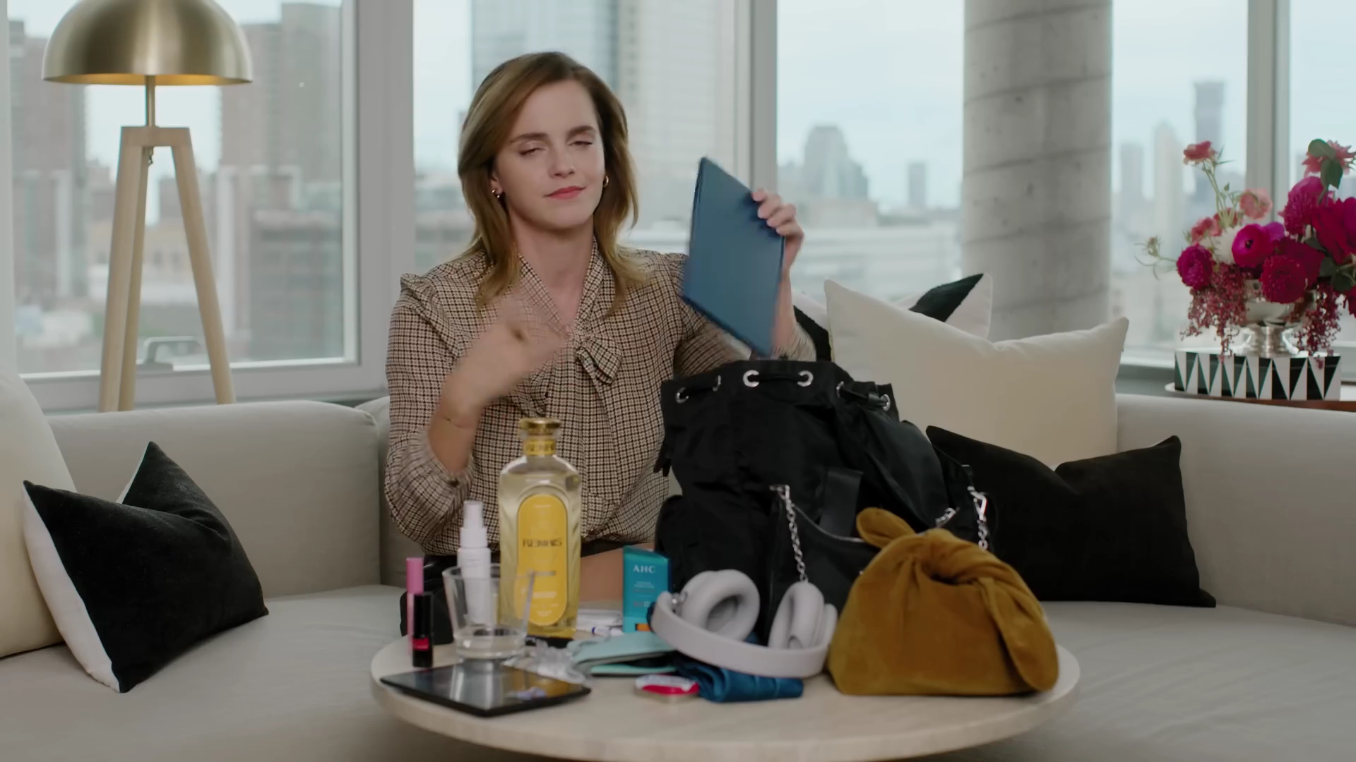 EmmaWatsonFan-dot-nl-2023Vouge-InsideEmmasPradaBackpack0227.jpg EmmaWatsonFan-dot-nl-2023Vouge-InsideEmmasPradaBackpack0227.jpg