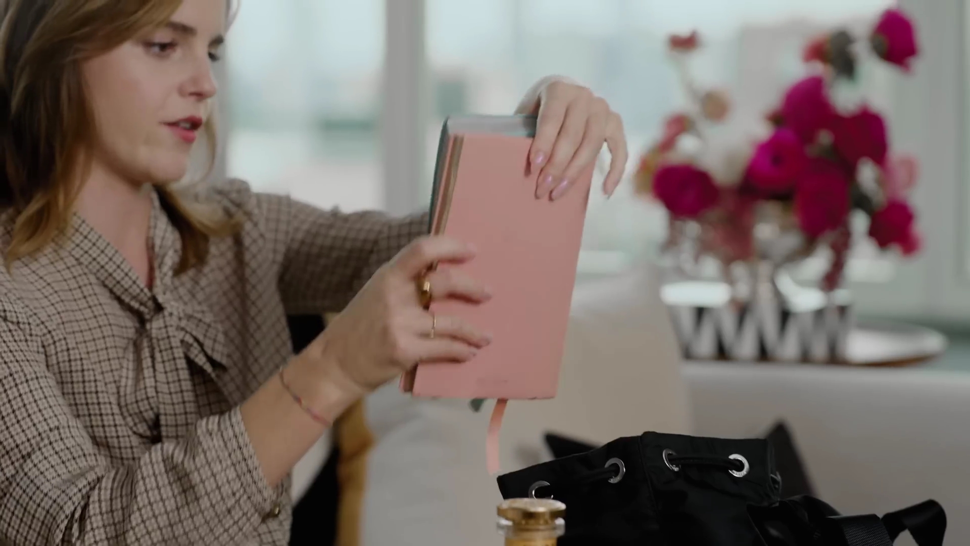 EmmaWatsonFan-dot-nl-2023Vouge-InsideEmmasPradaBackpack0284.jpg EmmaWatsonFan-dot-nl-2023Vouge-InsideEmmasPradaBackpack0284.jpg