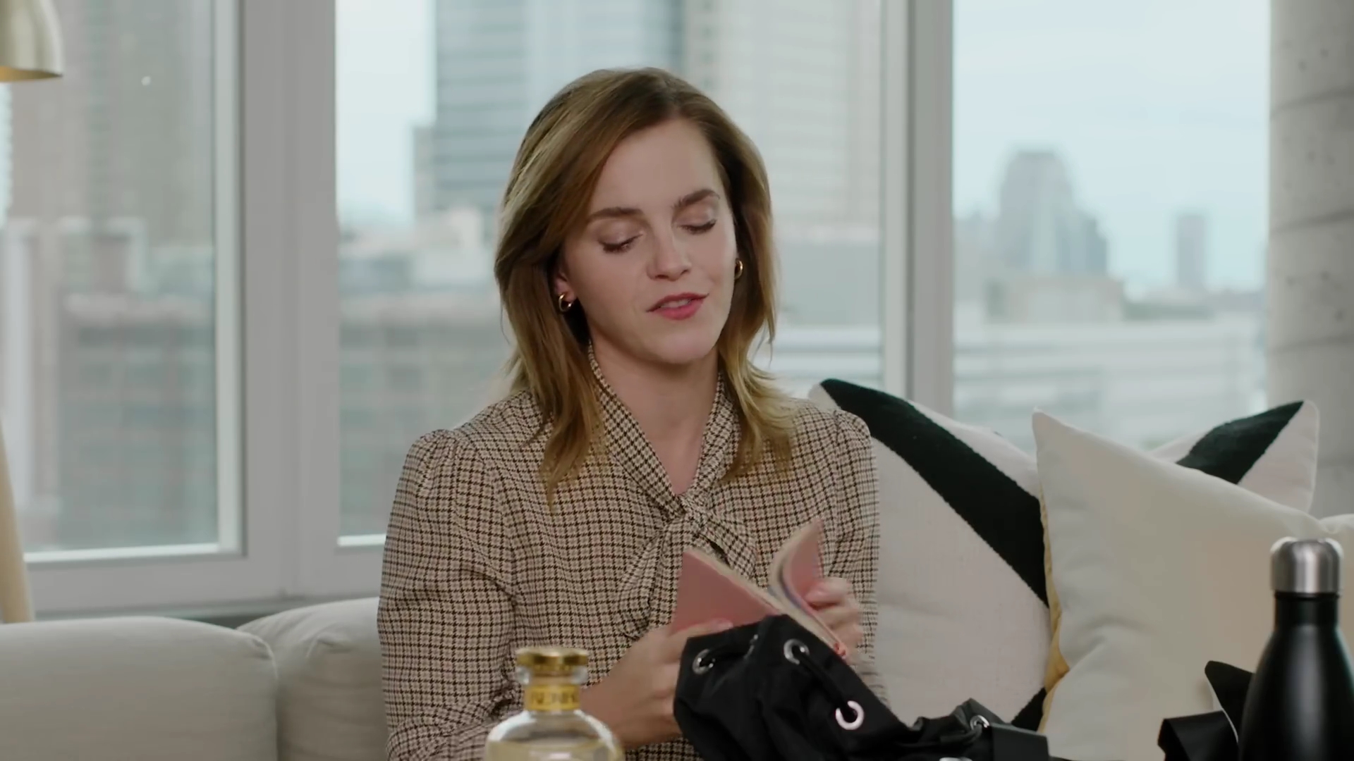 EmmaWatsonFan-dot-nl-2023Vouge-InsideEmmasPradaBackpack0320.jpg EmmaWatsonFan-dot-nl-2023Vouge-InsideEmmasPradaBackpack0320.jpg