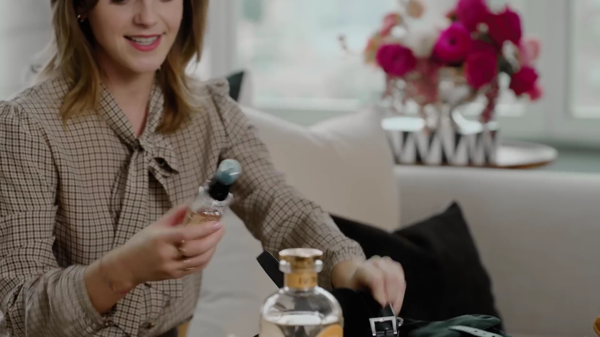 EmmaWatsonFan-dot-nl-2023Vouge-InsideEmmasPradaBackpack0427.jpg EmmaWatsonFan-dot-nl-2023Vouge-InsideEmmasPradaBackpack0427.jpg