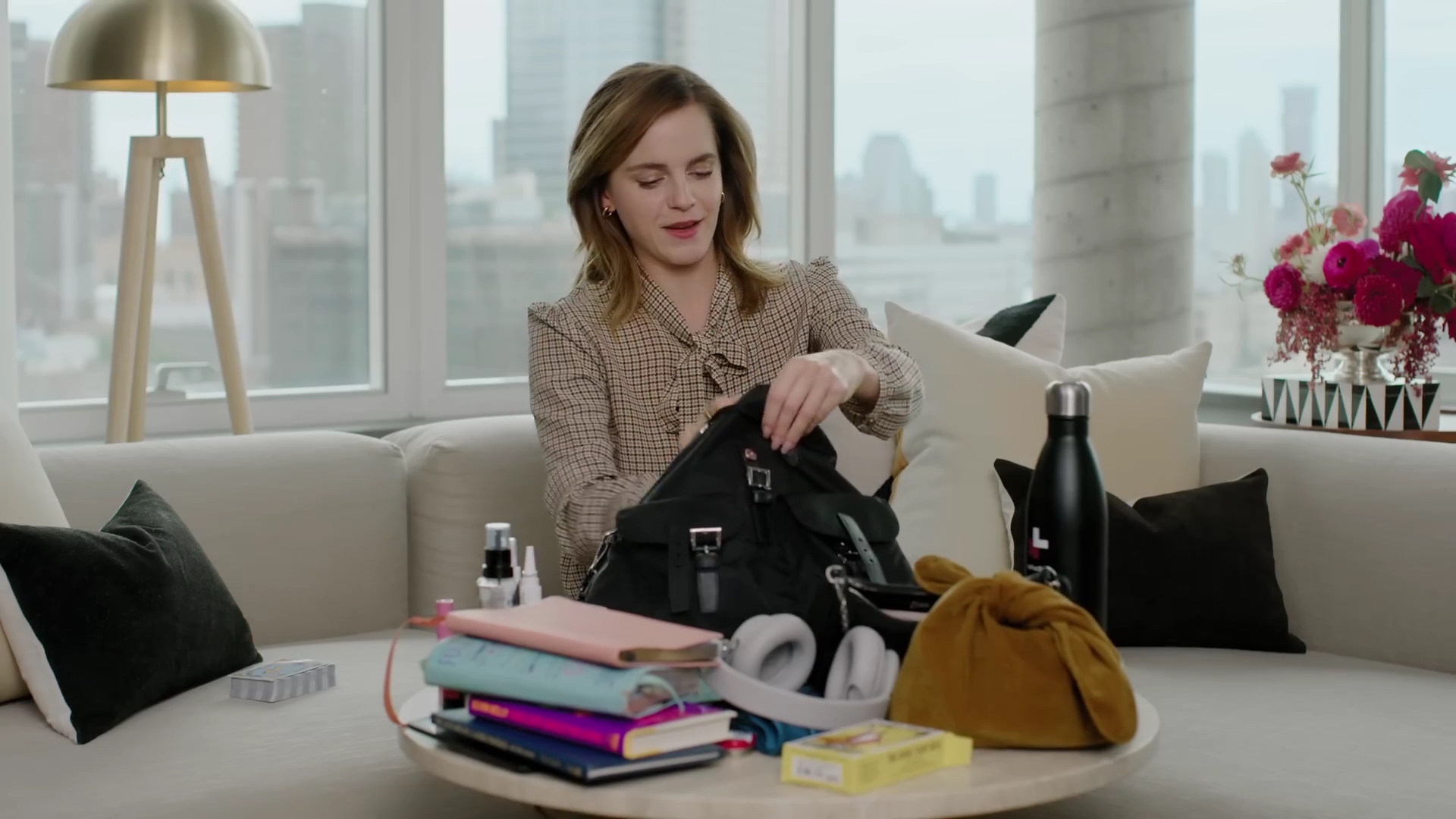 EmmaWatsonFan-dot-nl-2023Vouge-InsideEmmasPradaBackpack0450.jpg EmmaWatsonFan-dot-nl-2023Vouge-InsideEmmasPradaBackpack0450.jpg