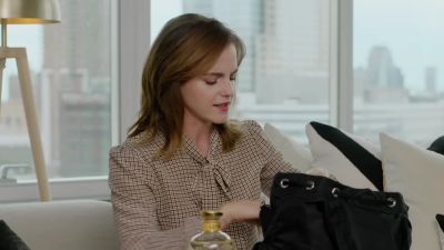 EmmaWatsonFan-dot-nl-2023Vouge-InsideEmmasPradaBackpack0057.jpg