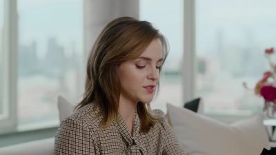 EmmaWatsonFan-dot-nl-2023Vouge-InsideEmmasPradaBackpack0078.jpg