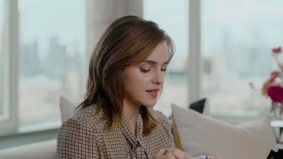 EmmaWatsonFan-dot-nl-2023Vouge-InsideEmmasPradaBackpack0079.jpg