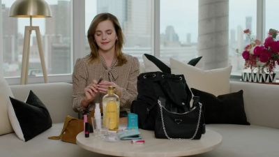 EmmaWatsonFan-dot-nl-2023Vouge-InsideEmmasPradaBackpack0159.jpg