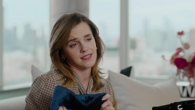 EmmaWatsonFan-dot-nl-2023Vouge-InsideEmmasPradaBackpack0186.jpg