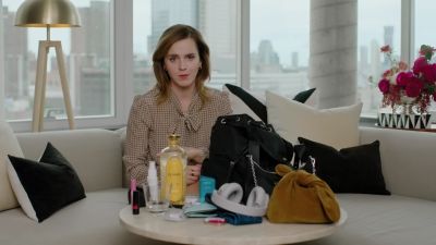 EmmaWatsonFan-dot-nl-2023Vouge-InsideEmmasPradaBackpack0215.jpg