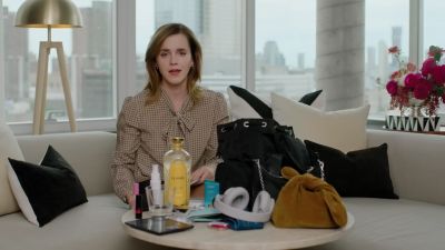 EmmaWatsonFan-dot-nl-2023Vouge-InsideEmmasPradaBackpack0262.jpg