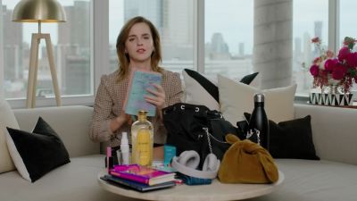 EmmaWatsonFan-dot-nl-2023Vouge-InsideEmmasPradaBackpack0286.jpg