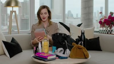 EmmaWatsonFan-dot-nl-2023Vouge-InsideEmmasPradaBackpack0289.jpg