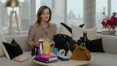 EmmaWatsonFan-dot-nl-2023Vouge-InsideEmmasPradaBackpack0313.jpg