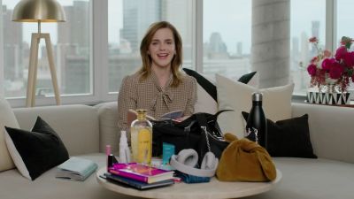 EmmaWatsonFan-dot-nl-2023Vouge-InsideEmmasPradaBackpack0331.jpg