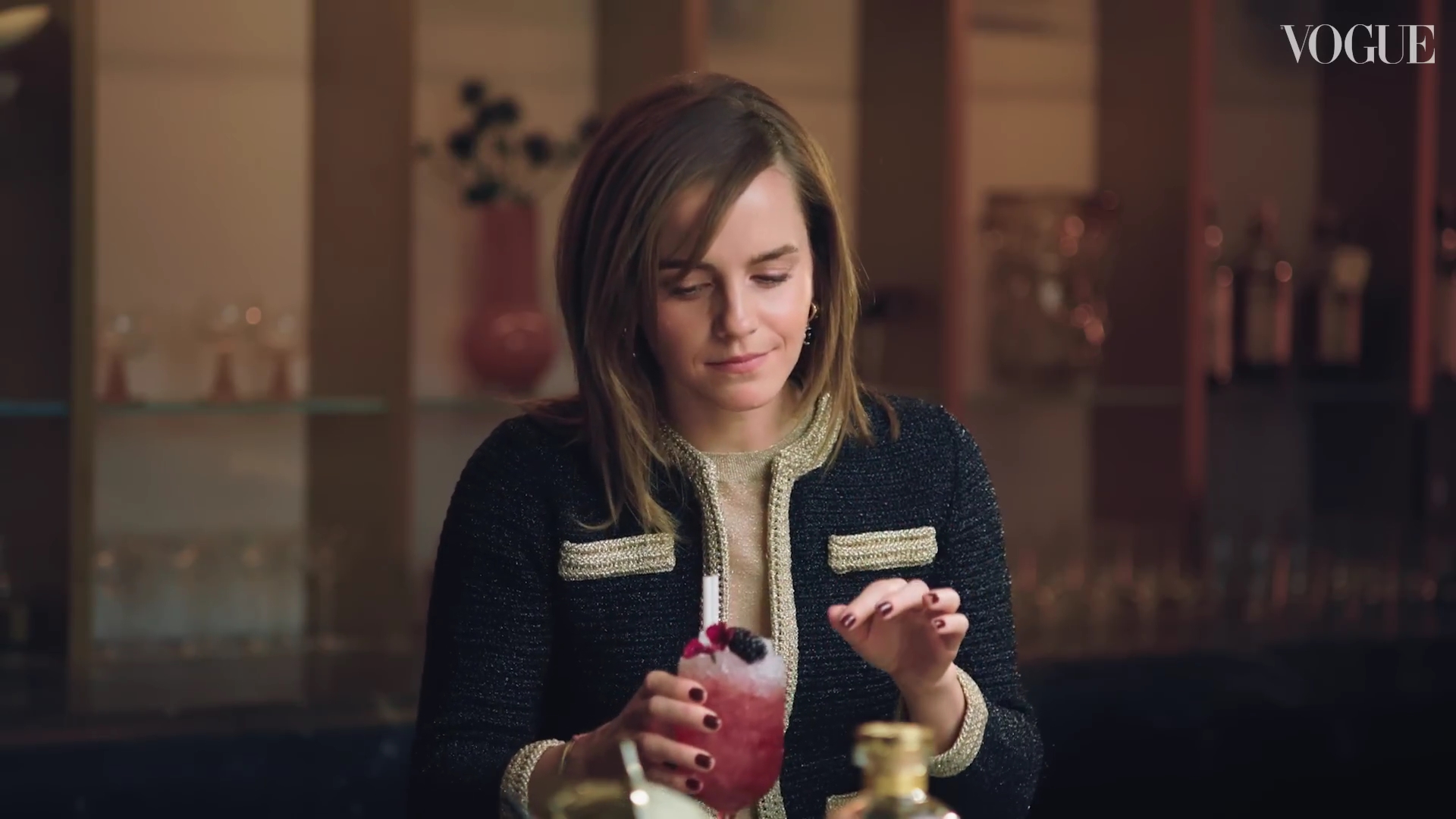 EmmaWatsonFan-dot-nl-2023VougeUK-MakingCocktails0255.jpg