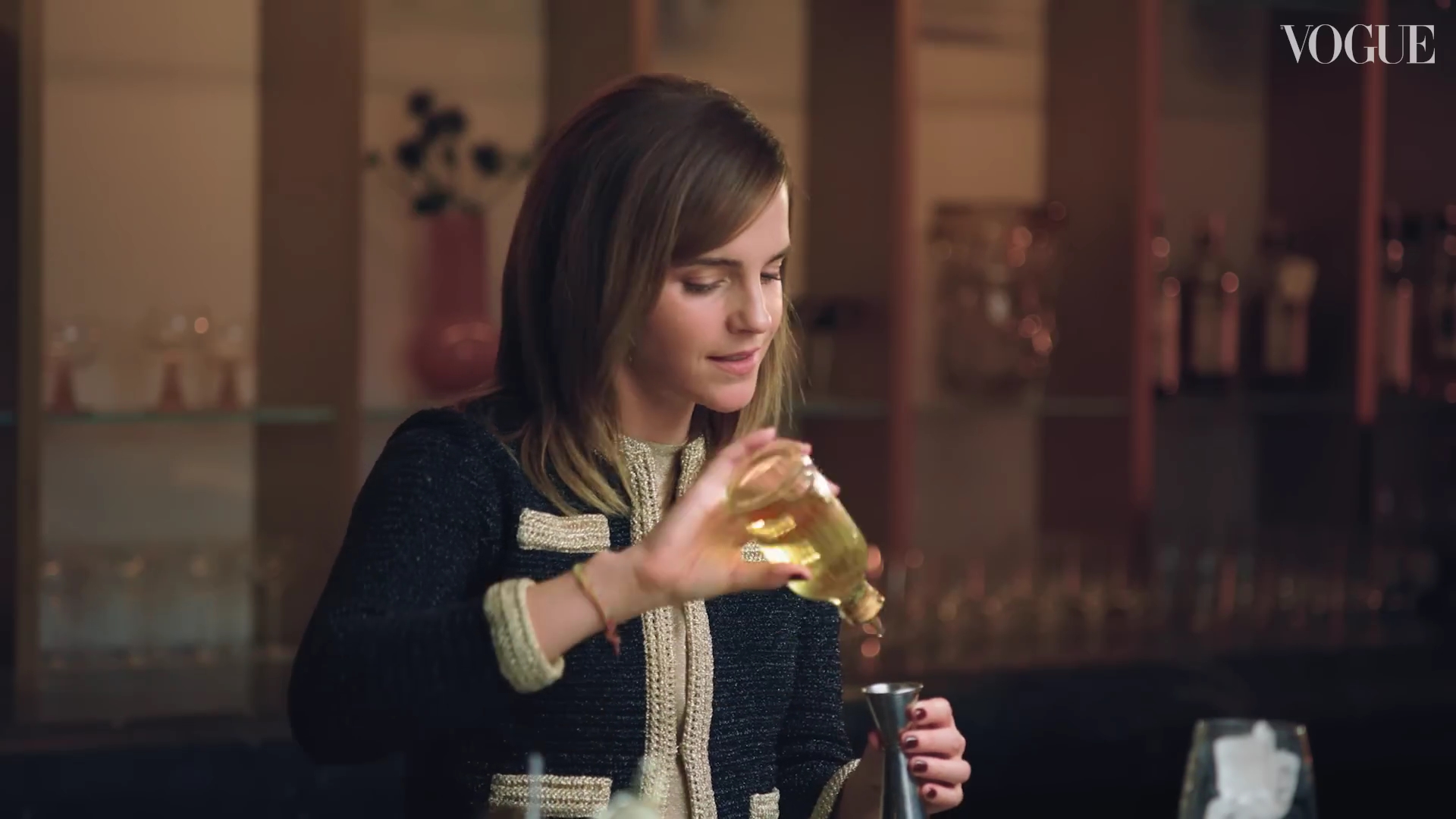 EmmaWatsonFan-dot-nl-2023VougeUK-MakingCocktails0563.jpg