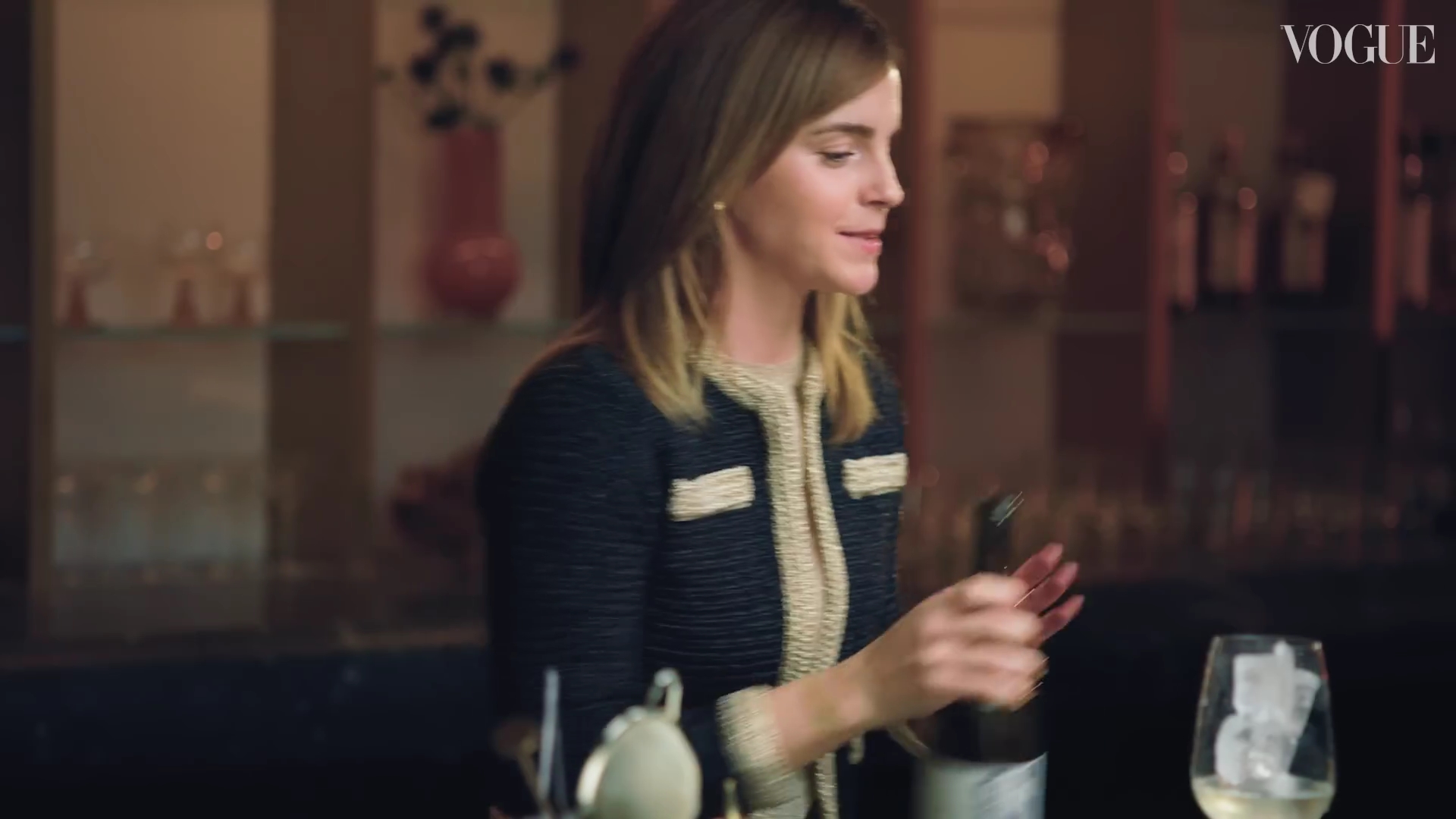 EmmaWatsonFan-dot-nl-2023VougeUK-MakingCocktails0568.jpg