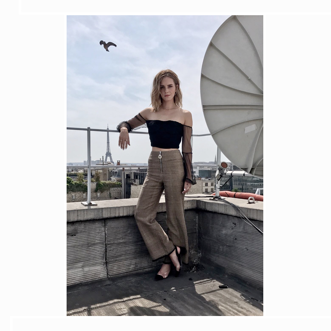 23 juni 2017: Le Bristol makes its own honey on the roof! 🇫🇷 🐝 ❤ 
The @edun trousers are created by artisans in Burkina Faso, featuring a zipper made from recycled brass. EDUN is building long-term, sustainable growth opportunities by supporting manufacturers, community-based initiatives and partnering with African artists and artisans.
Top is @breelayneofficial and made in downtown LA by local artisans from mesh and lined in silk. Both materials were leftovers discarded by other designers, and were bought to recycle and repurpose in new garments. For every item sold, a tree is planted.
Bag made in a family-owned factory in Alicante, Spain by @m2malletier. The factory was opened in 1981 by shoe designer Jaime Romero and his wife. Today, 25 artisans from the local town of Sax work in the factory and have been working there for at least 15 years. Everything is handcrafted using skills and traditions which have been passed down generations.
Shoes @creaturesofcomfort, crafted in a small factory just outside of Florence. Creatures of Comfort recently participated in #womentogether and #whyimarch campaigns donating a portion of its proceeds to Planned Parenthood and the ACLU and SPL Center. The brand is also participating in a campaign headed by Women for Women International that supports women in war zones.
@shiffonco jewellery made in New York City. Half the profit from Shiffon's pinky ring collection and 10% of profits from all other Shiffon products directly fund seed grants for female entrepreneurs and companies that promote the well-being of women. Through partnering with One Young World, Shiffon has been able to reach a growing group of young innovators across the globe.
All fashion info verified by @ecoage 
All beauty brands are cruelty-free and formulated using both natural, mineral and organic ingredients.
Beauty info verified by @contentbeauty
