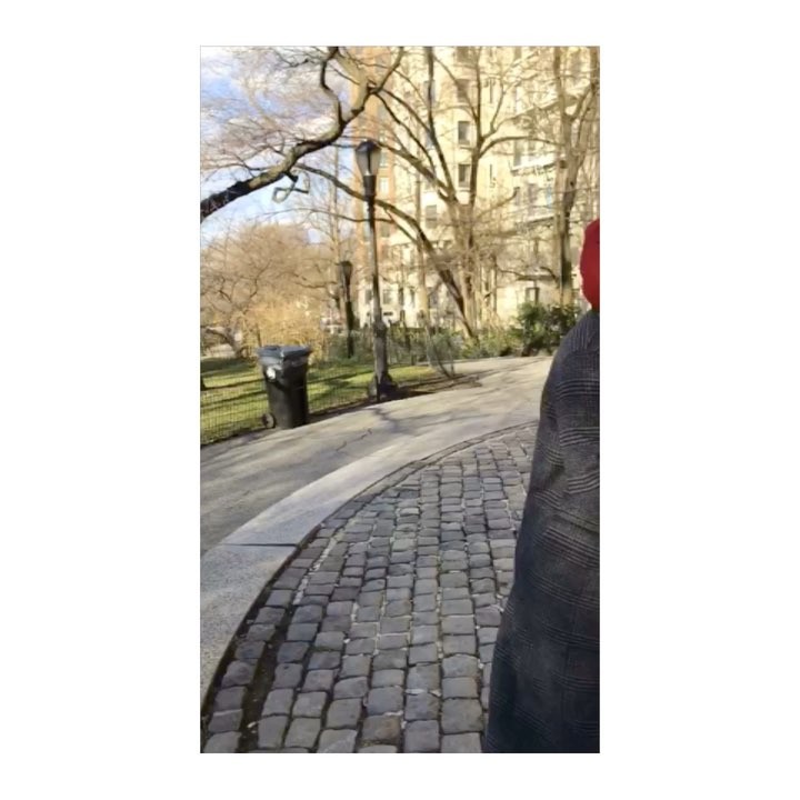 09 maart: The statue of French patriot and saint Joan of Arc was sculpted by a woman, Anna Vaughn Hyatt Huntington, in 1915. It was the very first statue depicting a non-fictional woman in NYC and was the only one until the 1980s ✊️📚 #IWD #IWDOurSharedShelf #ADayWithoutAWoman @bookfairiesworldwide
