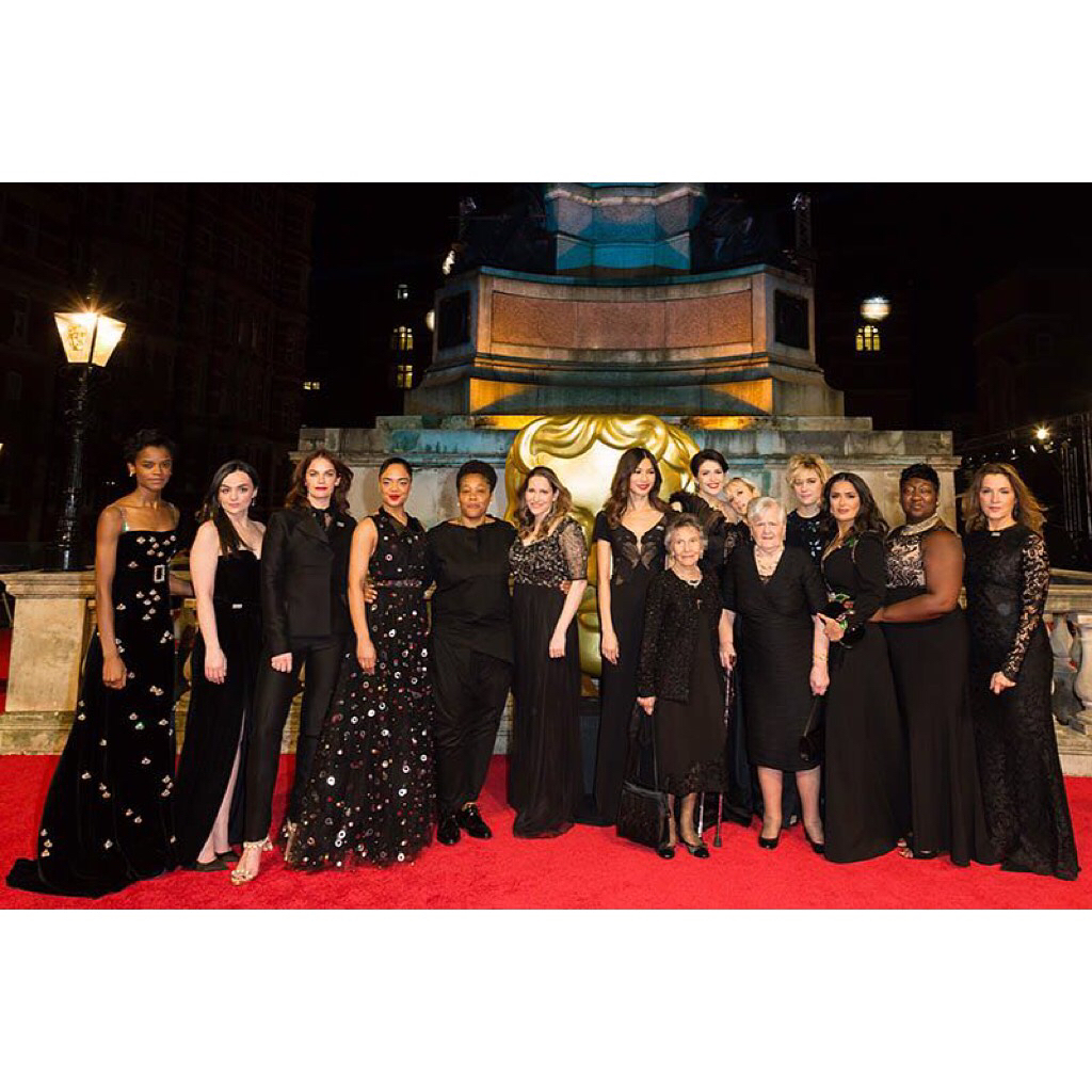 19 februari:There is no question that #TIMESUP should be and will be a global movement. A movement that is defined and led by those affected by the problem, not by those in power. 
Tessa Thompson with Marai Larasi from Imkaan. Gemma Arterton with Eileen Pullen and Gwen Davis, two of the women who staged a three week walk-out from Ford’s Dagenham plant in 1968. Andrea Riseborough with Phyll Opoku-Gyimah from UK Black Pride. Naomie Harris with journalist Afua Hirsch. Gemma Chan with activist Laura Bates.🖤
