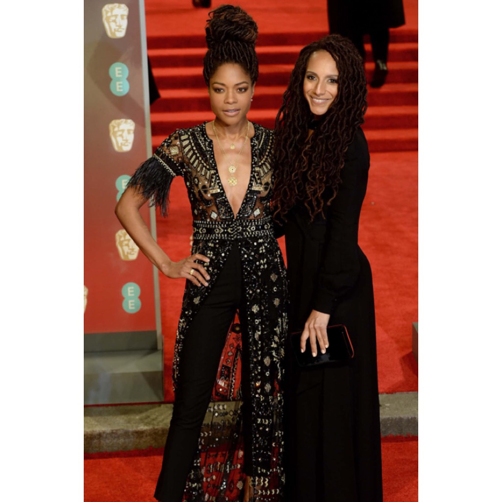 19 februari:There is no question that #TIMESUP should be and will be a global movement. A movement that is defined and led by those affected by the problem, not by those in power. 
Tessa Thompson with Marai Larasi from Imkaan. Gemma Arterton with Eileen Pullen and Gwen Davis, two of the women who staged a three week walk-out from Ford’s Dagenham plant in 1968. Andrea Riseborough with Phyll Opoku-Gyimah from UK Black Pride. Naomie Harris with journalist Afua Hirsch. Gemma Chan with activist Laura Bates.🖤
