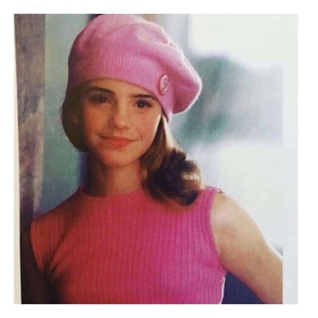 28 april: I’m REALLY glad this picture of me wearing a baker’s hat exists! #oldheadshotday
