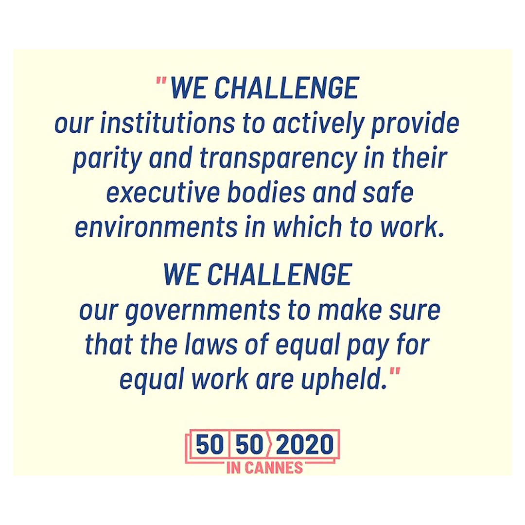 13 mei: Yesterday, 82 women gathered on the steps of the @festivaldecannes to symbolize the number of women who have been featured in the festival’s competition over its 71-year history. I am proud to be part of this action with @5050x2020 #TIMESUP ••• Repost: @timesupnow 
____
Women are not a minority in the world, yet the current state of our industry says otherwise,” Blanchett said, reading from a statement written by her and legendary director Agnes Varda, who delivered the speech in French. “As women, we all face our own unique challenges, but we stand together on these steps today as a symbol of our determination and our commitment to progress. We are writers, we are producers, we are directors, actresses, cinematographers, talent agents, editors, distributors, sales agents, and all of us are involved in the cinematic arts. And we stand today in solidarity with women of all industries.
_
We expect our institutions to actively provide parity and transparency in their executive bodies and provide safe environments in which to work,” Blanchett continued. “We expect our governments to make sure that the laws of equal pay for equal work are upheld. We demand that our workplaces are diverse and equitable so that they can best reflect the world in which we actually live. A world that allows all of us in front and behind the camera, all of us, to thrive shoulder to shoulder with our male colleagues.
_
The stairs of our industry must be accessible to all. Let’s climb.
