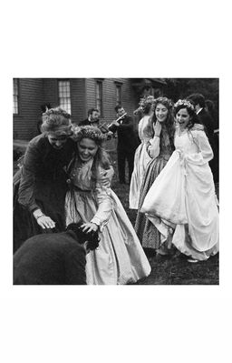 18 december: Behind the Scenes of Little Women

Behind the scenes of @littlewomenmovie ~ Out Christmas Day in US and Boxing Day in UK! 🎄 ❤️
