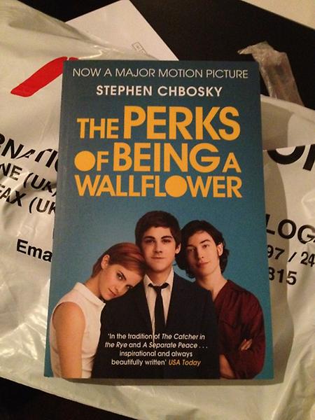 17 augustus: I can't believe I get to be on the front of this book. It's just too cool. #happy 
