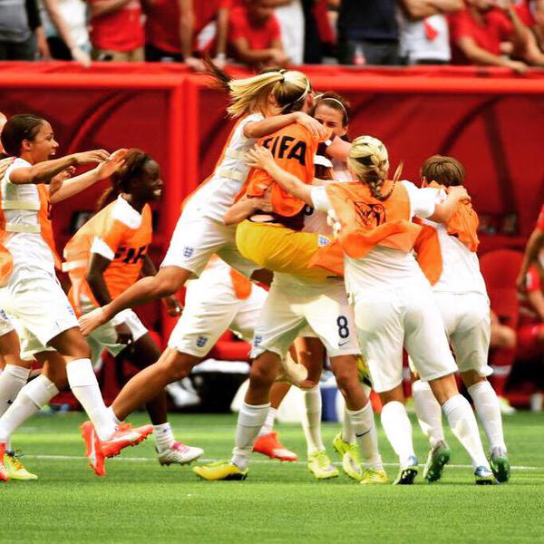 18 juli: Hear us Roar  : http://m.bbc.co.uk/sport/football/33085911 … 🇬🇧 Yes England!!!!!!!!!!!!! #semifinals #Lionesses ⚽️🐾 #love 
