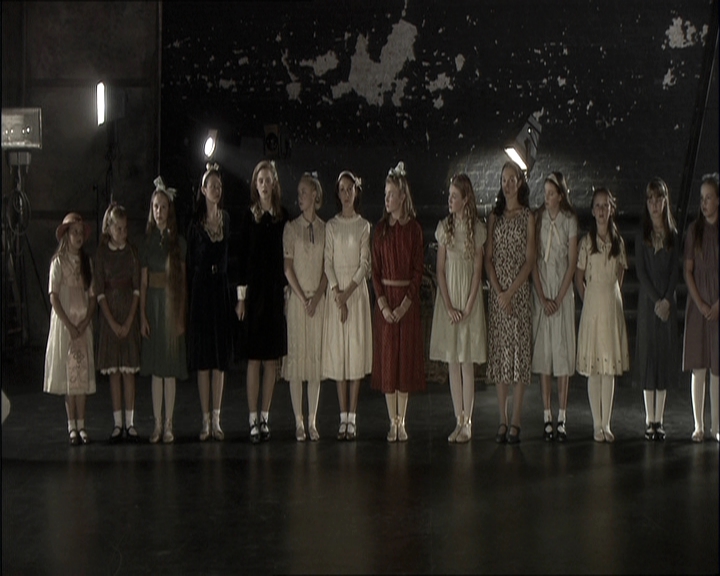 EmmaWatonFan-dot-nl_BalletShoes1643.jpg