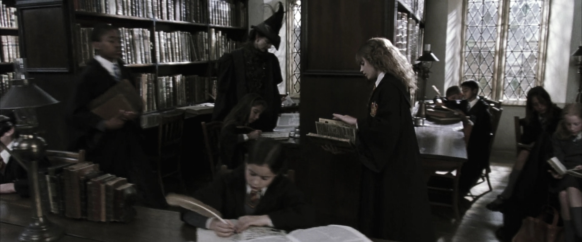 EmmaWatsonFan-dot-nl_HarryPotterandtheChamberOfSecrets2042.jpg EmmaWatsonFan-dot-nl_HarryPotterandtheChamberOfSecrets2042.jpg