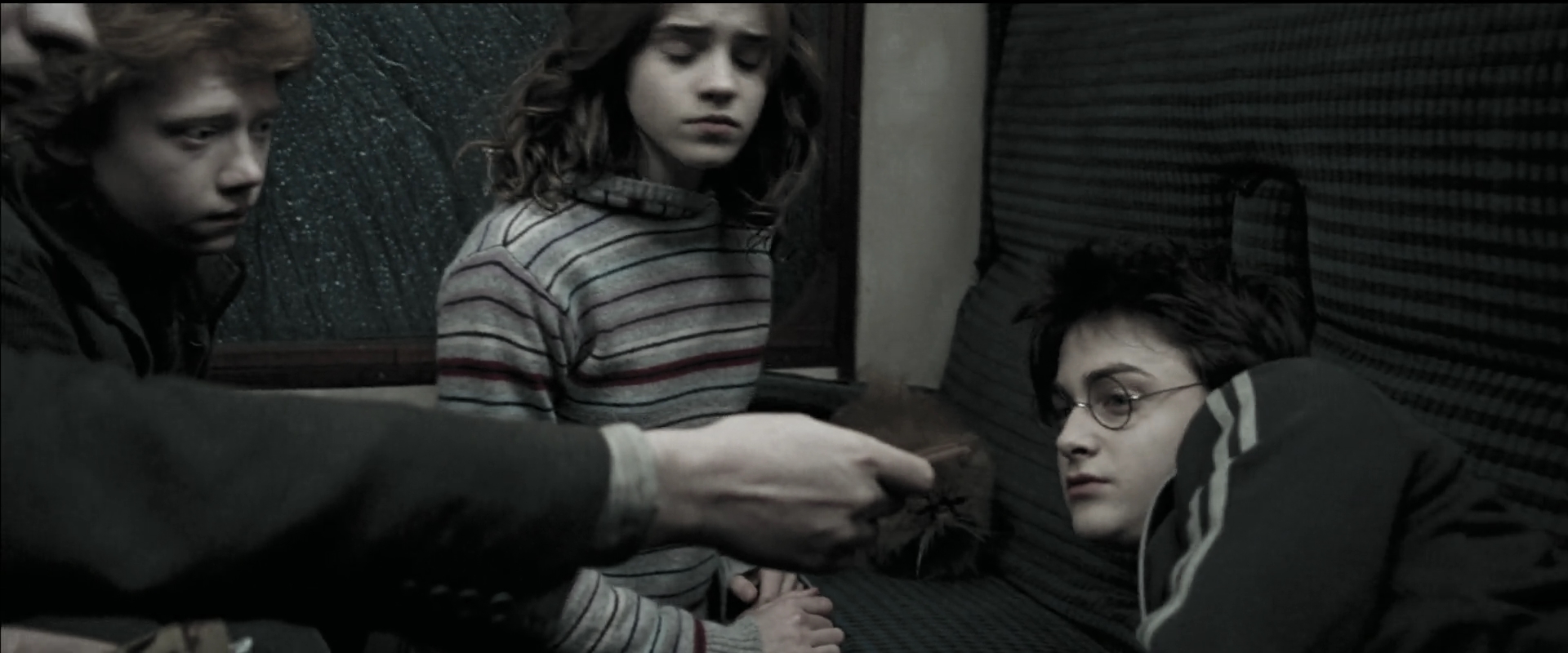 EmmaWatsonFan_dot_nl-HarryPotterAndThePrisonerOfAzkaban0427.jpg EmmaWatsonFan_dot_nl-HarryPotterAndThePrisonerOfAzkaban0427.jpg