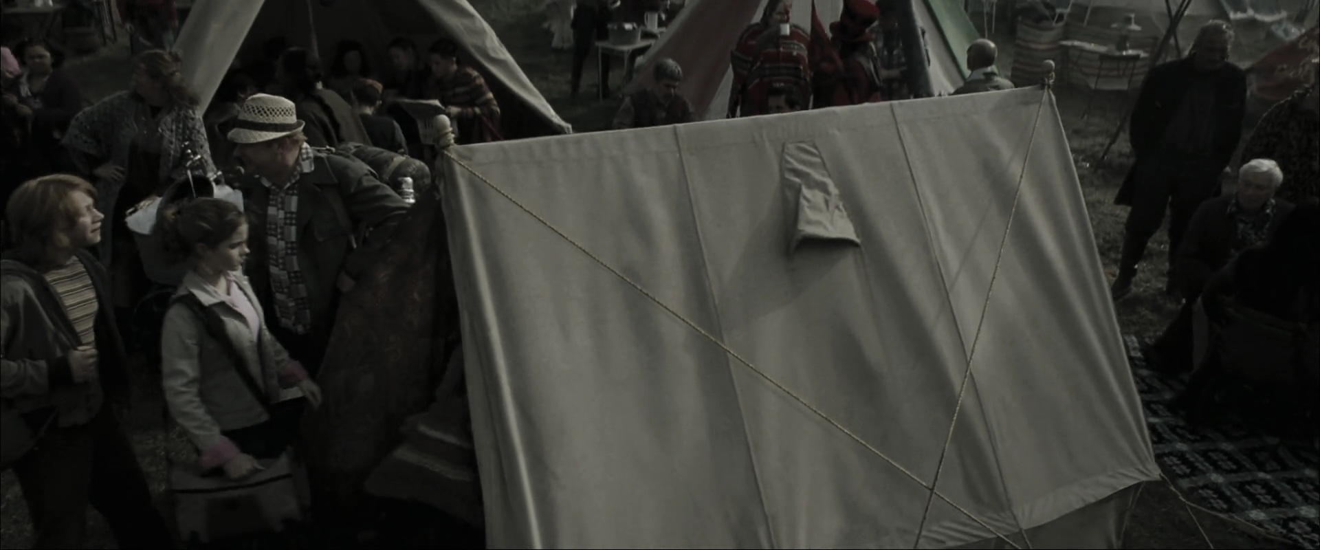 EmmaWatsonFan_dot_nl-HarryPotterAndTheGobletOfFire0385.jpg EmmaWatsonFan_dot_nl-HarryPotterAndTheGobletOfFire0385.jpg