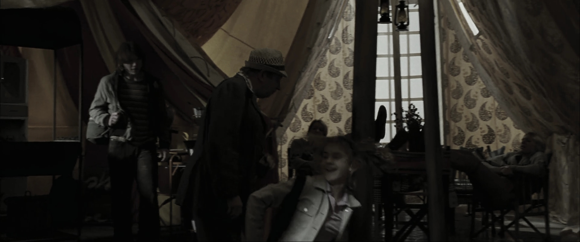 EmmaWatsonFan_dot_nl-HarryPotterAndTheGobletOfFire0402.jpg EmmaWatsonFan_dot_nl-HarryPotterAndTheGobletOfFire0402.jpg