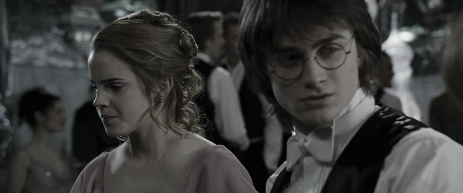 EmmaWatsonFan_dot_nl-HarryPotterAndTheGobletOfFire4702.jpg EmmaWatsonFan_dot_nl-HarryPotterAndTheGobletOfFire4702.jpg