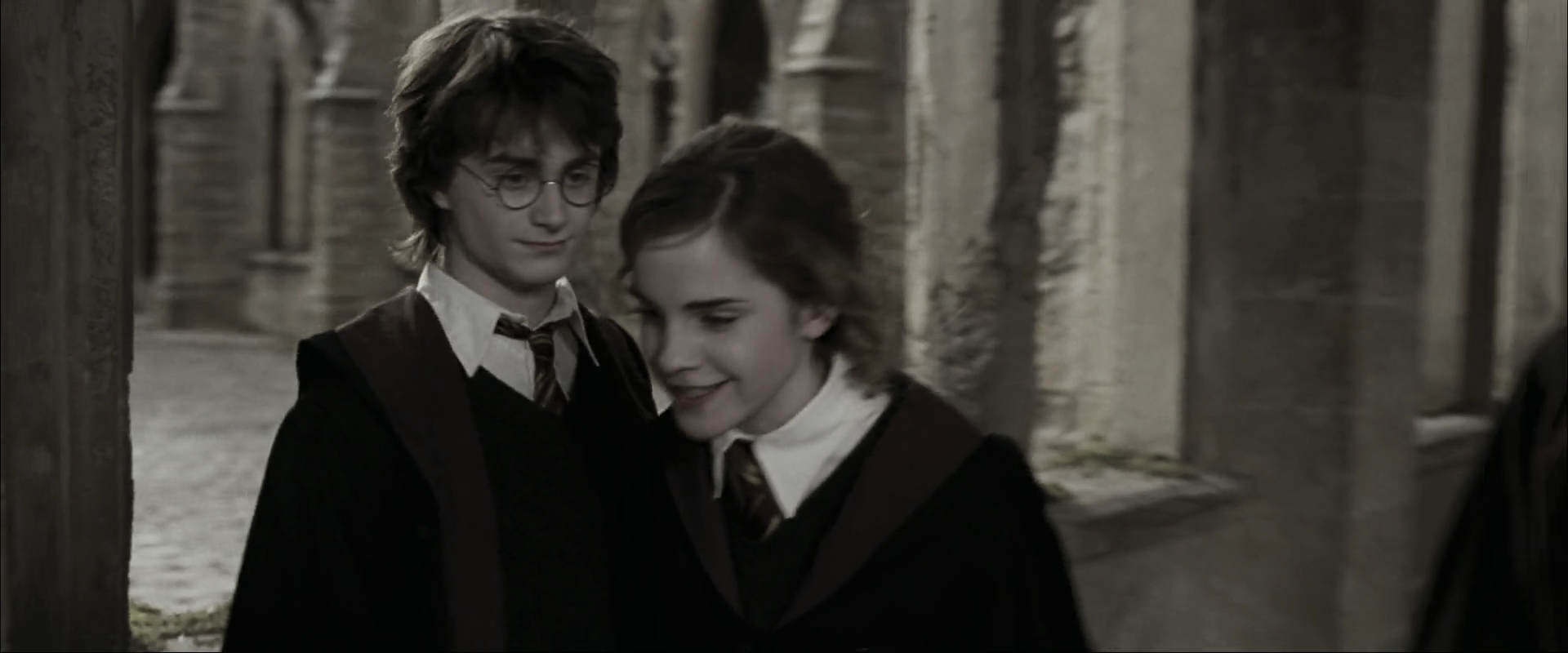 EmmaWatsonFan_dot_nl-HarryPotterAndTheGobletOfFire8417.jpg