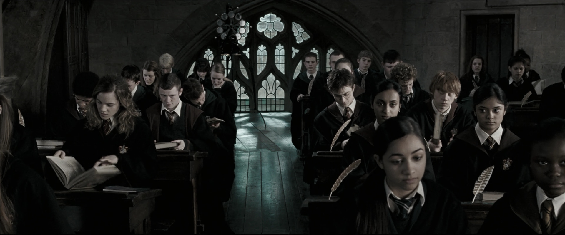 EmmaWatsonFan_dot_nl-HarryPotterAndTheOrderOfThePhoenix2092.jpg