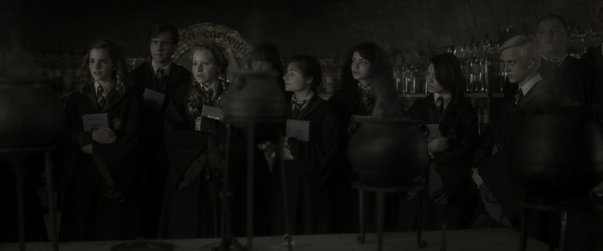 EmmaWatsonFan_dot_nl-HarryPotterAndTheHalfBloodPrince1961.jpg EmmaWatsonFan_dot_nl-HarryPotterAndTheHalfBloodPrince1961.jpg