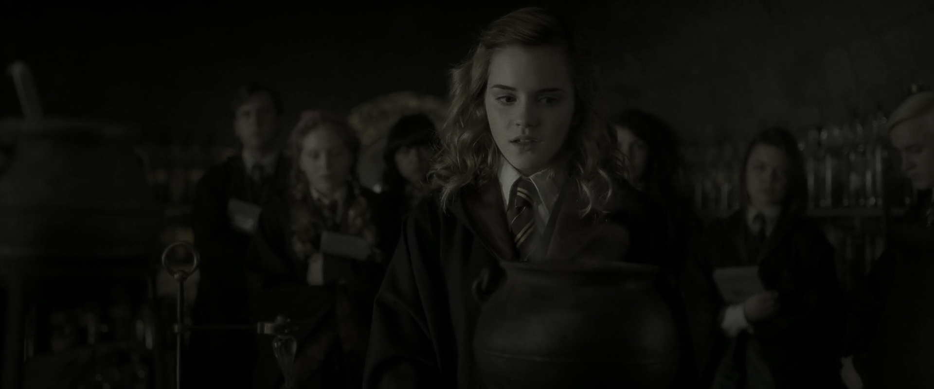 EmmaWatsonFan_dot_nl-HarryPotterAndTheHalfBloodPrince1987.jpg EmmaWatsonFan_dot_nl-HarryPotterAndTheHalfBloodPrince1987.jpg