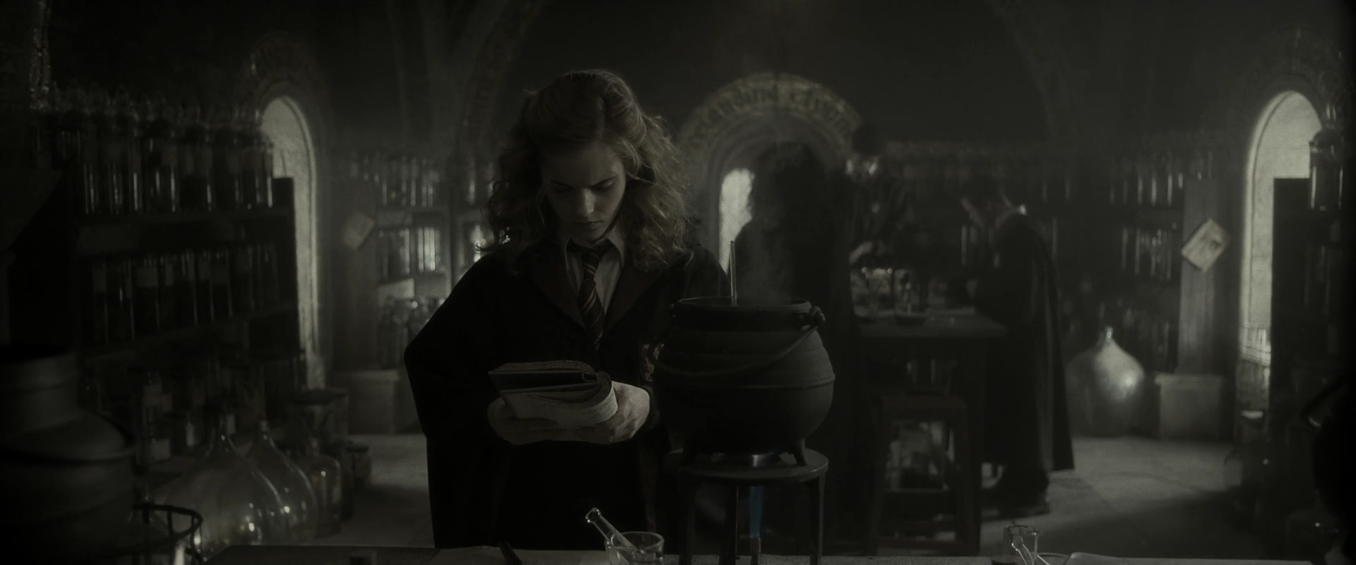 EmmaWatsonFan_dot_nl-HarryPotterAndTheHalfBloodPrince2127.jpg EmmaWatsonFan_dot_nl-HarryPotterAndTheHalfBloodPrince2127.jpg