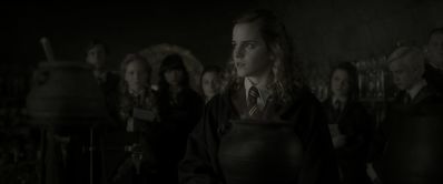 EmmaWatsonFan_dot_nl-HarryPotterAndTheHalfBloodPrince1981.jpg