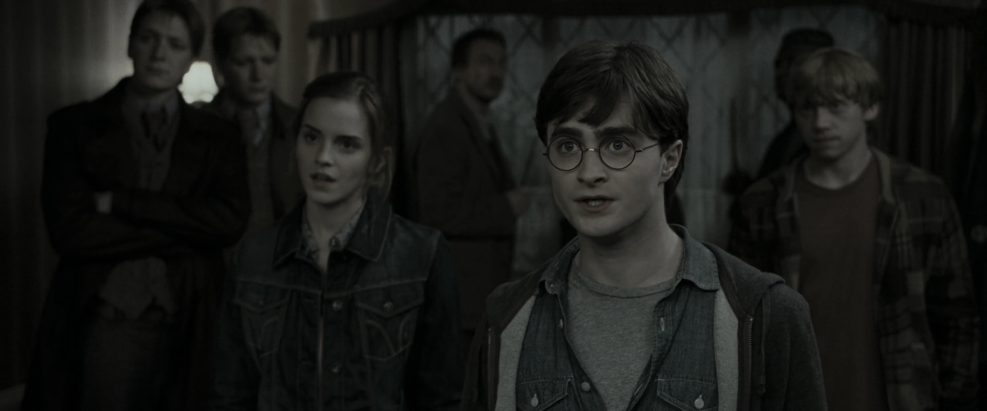 EmmaWatsonFan_dot_nl-HarryPotterAndTheDeathlyHallowsPart1-0733.jpg