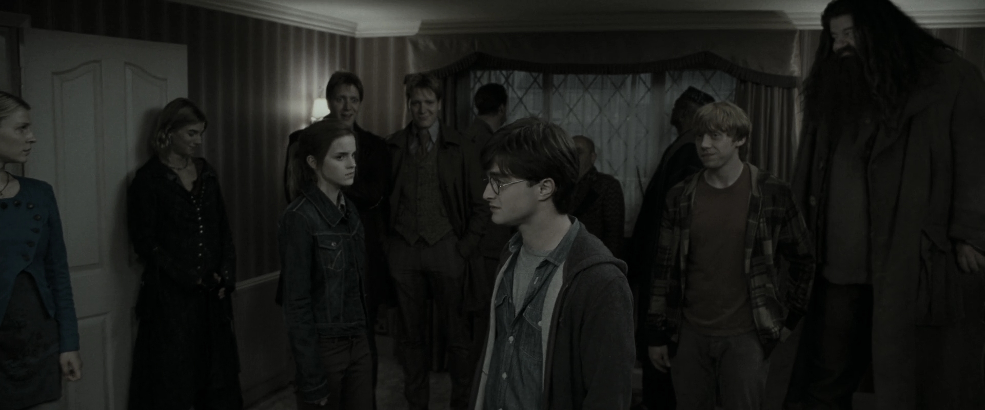 EmmaWatsonFan_dot_nl-HarryPotterAndTheDeathlyHallowsPart1-0749.jpg