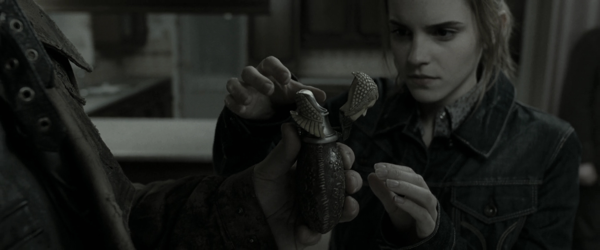 EmmaWatsonFan_dot_nl-HarryPotterAndTheDeathlyHallowsPart1-0770.jpg EmmaWatsonFan_dot_nl-HarryPotterAndTheDeathlyHallowsPart1-0770.jpg