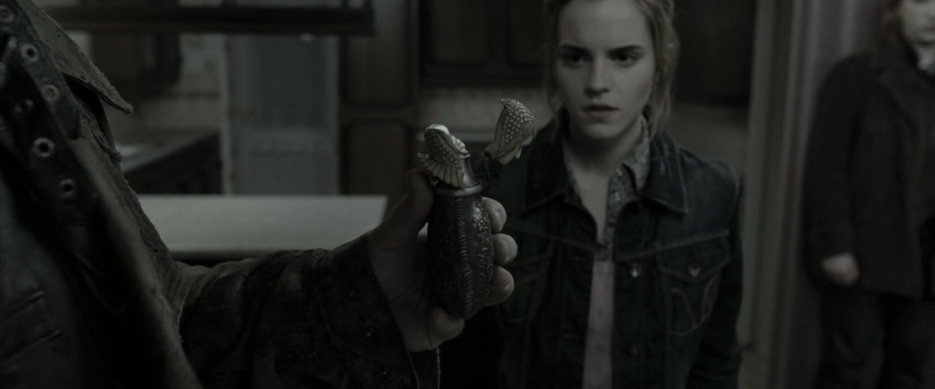 EmmaWatsonFan_dot_nl-HarryPotterAndTheDeathlyHallowsPart1-0772.jpg EmmaWatsonFan_dot_nl-HarryPotterAndTheDeathlyHallowsPart1-0772.jpg