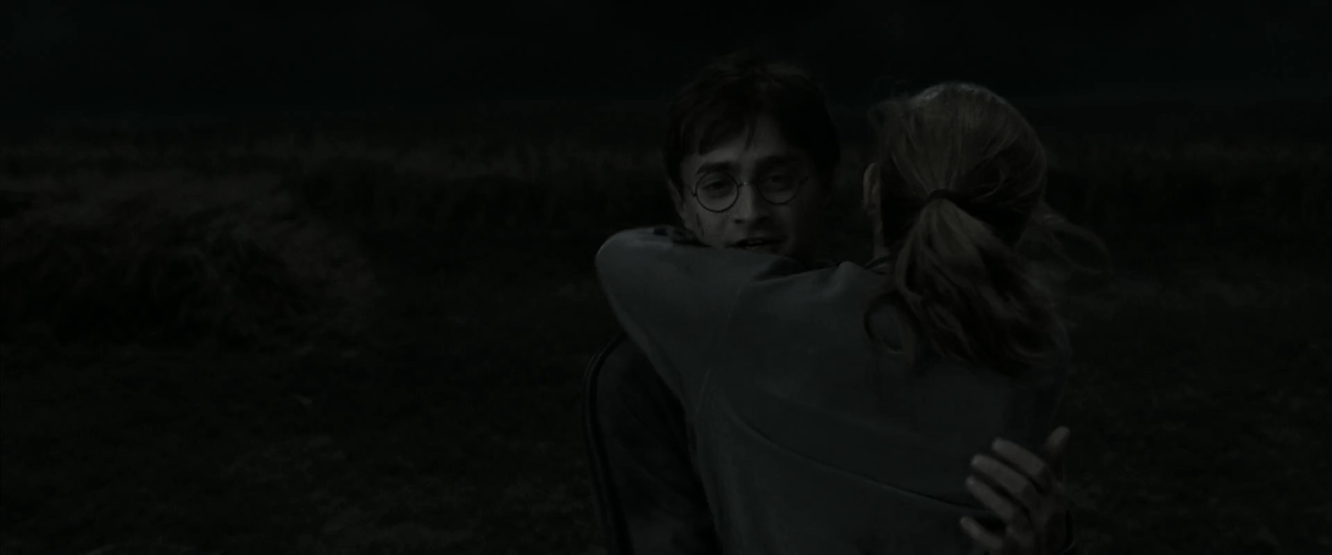 EmmaWatsonFan_dot_nl-HarryPotterAndTheDeathlyHallowsPart1-1229.jpg EmmaWatsonFan_dot_nl-HarryPotterAndTheDeathlyHallowsPart1-1229.jpg