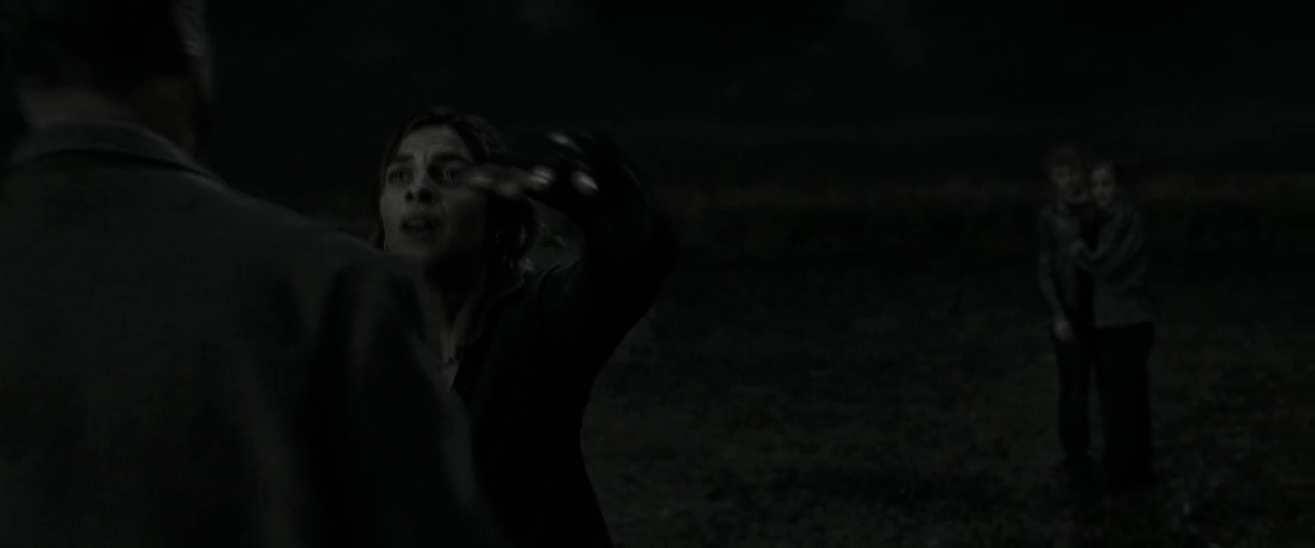 EmmaWatsonFan_dot_nl-HarryPotterAndTheDeathlyHallowsPart1-1235.jpg EmmaWatsonFan_dot_nl-HarryPotterAndTheDeathlyHallowsPart1-1235.jpg