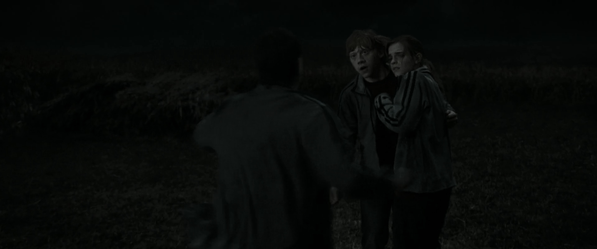 EmmaWatsonFan_dot_nl-HarryPotterAndTheDeathlyHallowsPart1-1244.jpg EmmaWatsonFan_dot_nl-HarryPotterAndTheDeathlyHallowsPart1-1244.jpg